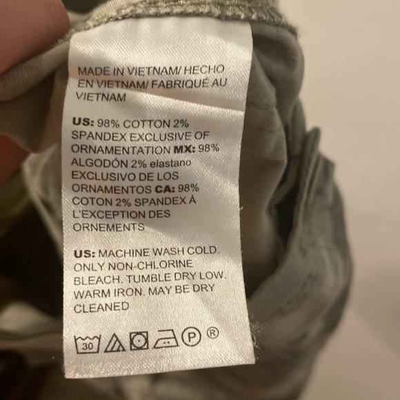 Chico's Green Camo Print Shorts Size 4 - Picture 6 of 7